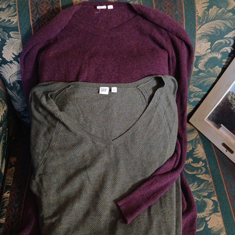 GAP Women's Olive and Plum V-Neck  Sweaters Bundle